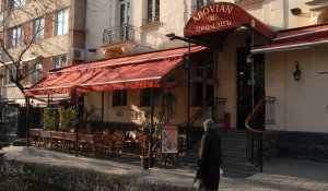 parisian-cafe